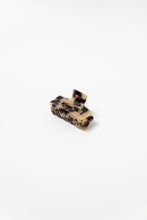 Load image into Gallery viewer, Small Dreamy Claw Clip Light Tortoise clawclips