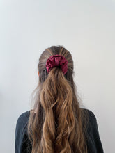 Charger l'image dans la galerie, Crimson Dreamy Scrunchie