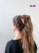 Charger l'image dans la galerie, Bronze Dreamy Scrunchie by TR