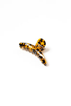 Load image into Gallery viewer, Dreamy Twist Claw Clip

