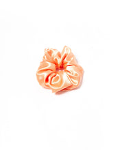 Charger l&#39;image dans la galerie, Tangerine Dreamy Scrunchie By Tr Oversized Scrunchies
