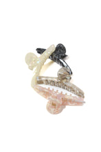 Load image into Gallery viewer, Dreamy Twist Claw Clip
