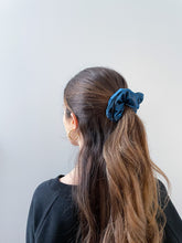 Charger l&#39;image dans la galerie, Paradise Blue Dreamy Scrunchie by TR
