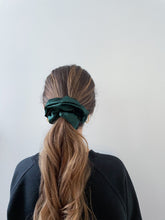 Charger l&#39;image dans la galerie, Emerald Dreamy Scrunchie By Tr Scrunchies
