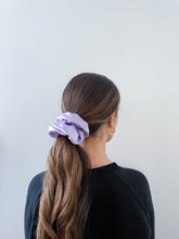 Charger l&#39;image dans la galerie, Lilac Dreamy Scrunchie
