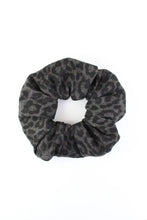 Charger l&#39;image dans la galerie, Scrunchie by TR
