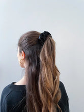Charger l'image dans la galerie, Dreamy Hair Scrunchie
