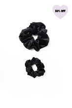 Charger l'image dans la galerie, Black Velvet Dreamy Scrunchie By Tr Scrunchies
