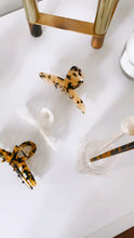 Load image into Gallery viewer, Dreamy Twist Claw Clip Clawclips
