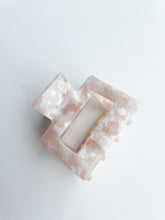 Charger l&#39;image dans la galerie, Soho Claw Clip Marble Pink Clawclips
