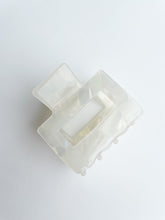 Charger l&#39;image dans la galerie, Soho Claw Clip Opal Clawclips
