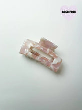 Load image into Gallery viewer, Mini Aurora Claw Clip Beverly Pink Clawclips

