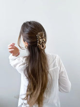Load image into Gallery viewer, Medium Dreamy Claw Clip Light Tortoise Clawclips
