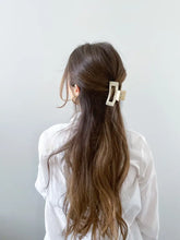 Load image into Gallery viewer, Medium Dreamy Claw Clip Marble Ivory Clawclips
