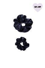 Charger l'image dans la galerie, Midnight Blue Velvet Dreamy Scrunchie By Tr Scrunchies
