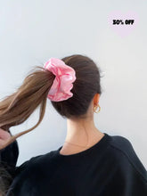Charger l'image dans la galerie, Pink Crush Dreamy Scrunchie By Tr Scrunchies
