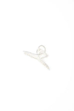 Load image into Gallery viewer, Tr X Bethany Twist Claw Clip Silver Solid Clawclips
