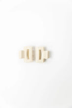 Charger l&#39;image dans la galerie, XS Dreamy Claw Clip Buttermilk clawclips
